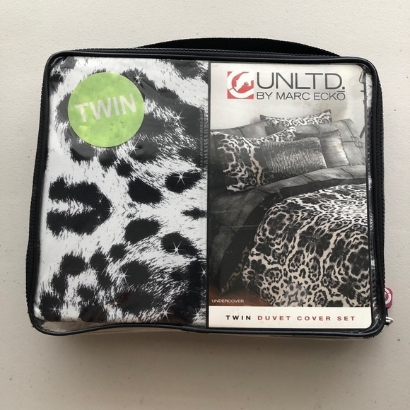 NWT Marc Ecko TWIN Duvet Cover Set Wrinkle Free Black White Print y2K - Picture 1 of 7